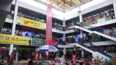 山西侯马市新港服装城-第1张图片-货源库