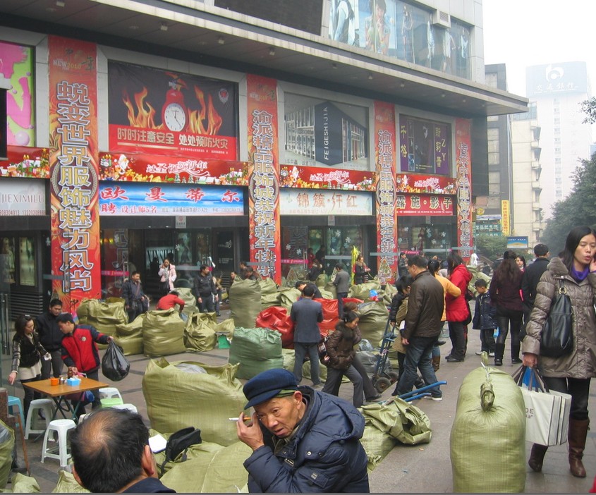 重庆渝派服饰精品城-第1张图片-货源库