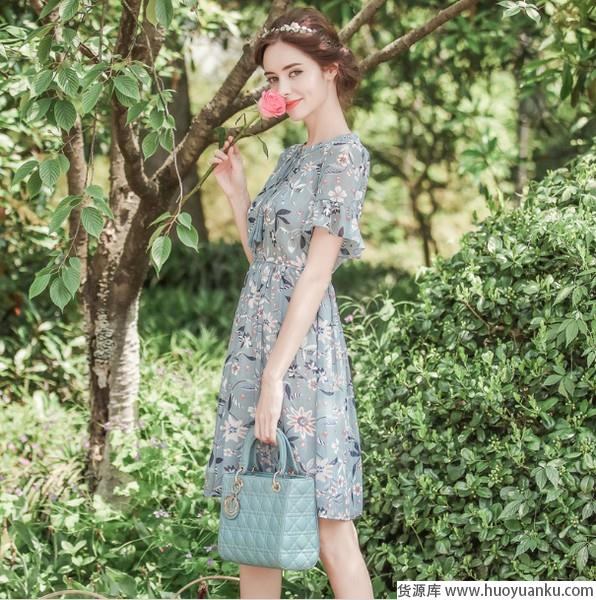 春夏之交碎花裙来报到-第2张图片-货源库