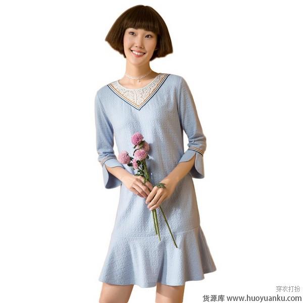 软妹风,浅蓝色连衣裙柔化女汉心-第2张图片-货源库 软妹风,浅蓝色连衣裙柔化女汉心-第2张图片-货源库