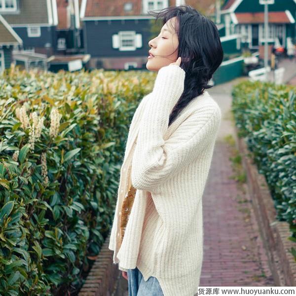 秋冬里要有一件白色针织衫-第3张图片-货源库