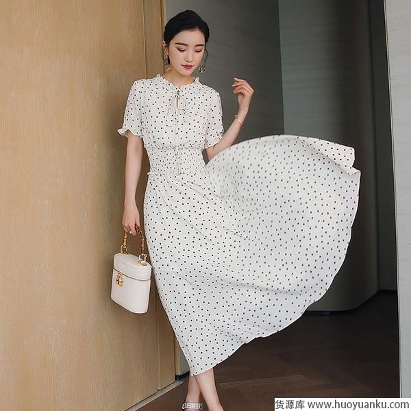 连衣裙也复古打造气质美女-第3张图片-货源库