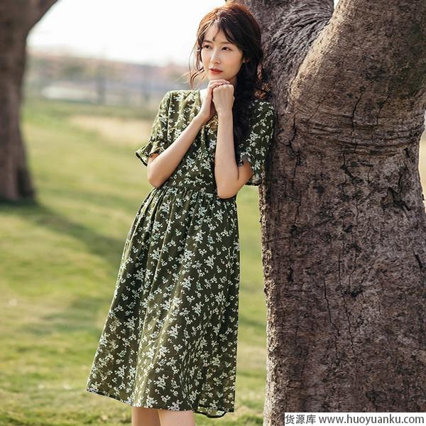 连衣裙也复古打造气质美女-第6张图片-货源库