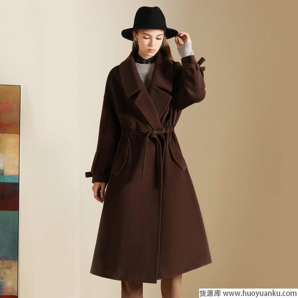茧型大衣轮廓之外见潇洒-第10张图片-货源库