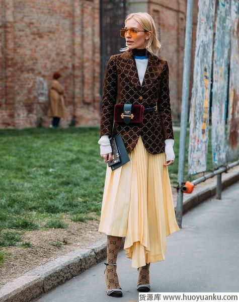 活力春夏季，趣味百褶为造型解腻-第7张图片-货源库