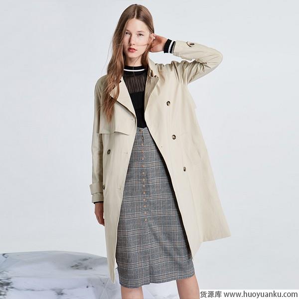 今年风衣抓住关键点,时髦就选大一点-第11张图片-货源库 今年风衣抓住关键点,时髦就选大一点-第11张图片-货源库
