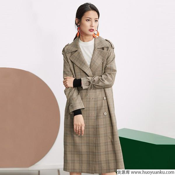 今年风衣抓住关键点,时髦就选大一点-第18张图片-货源库 今年风衣抓住关键点,时髦就选大一点-第18张图片-货源库