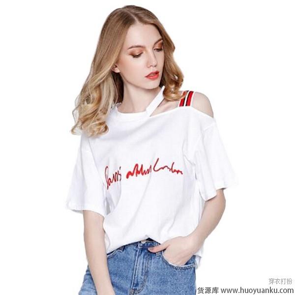 露肩T恤点亮清新小性感-第2张图片-货源库