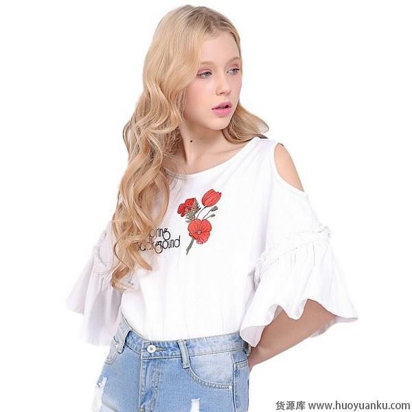 露肩T恤点亮清新小性感-第3张图片-货源库