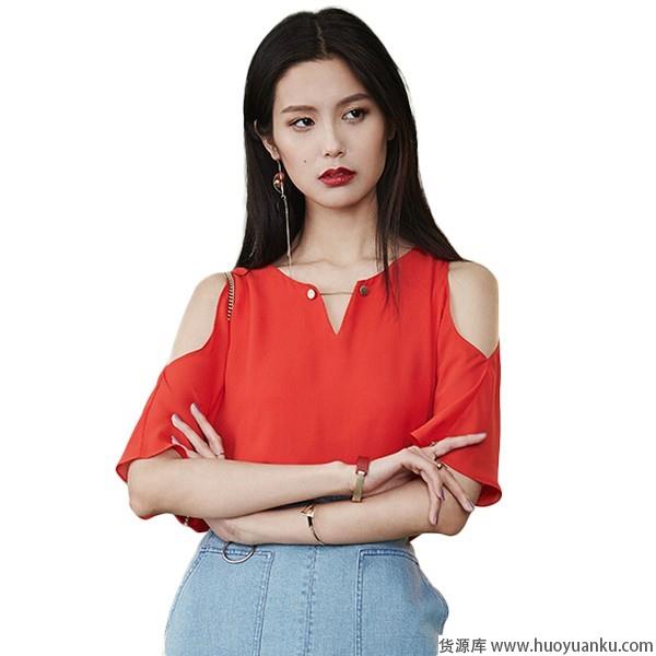 露肩T恤点亮清新小性感-第4张图片-货源库