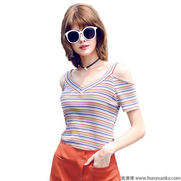 露肩T恤点亮清新小性感-第5张图片-货源库