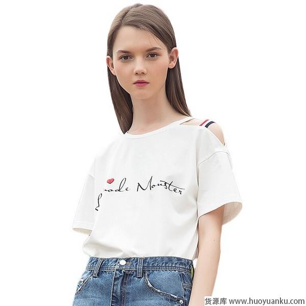 露肩T恤点亮清新小性感-第10张图片-货源库