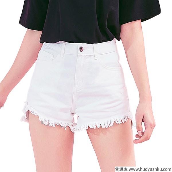毛毛边盛行，给牛仔短裤造型加料-第1张图片-货源库