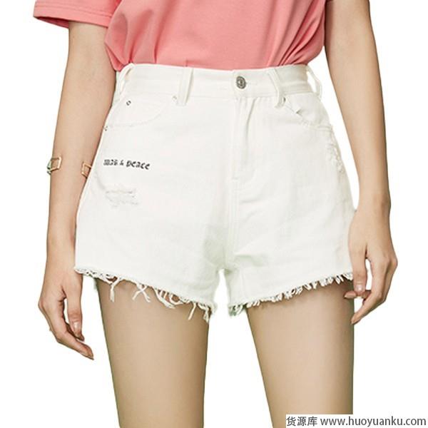 毛毛边盛行，给牛仔短裤造型加料-第5张图片-货源库