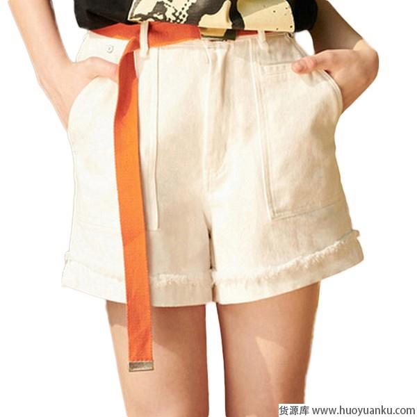 毛毛边盛行，给牛仔短裤造型加料-第6张图片-货源库
