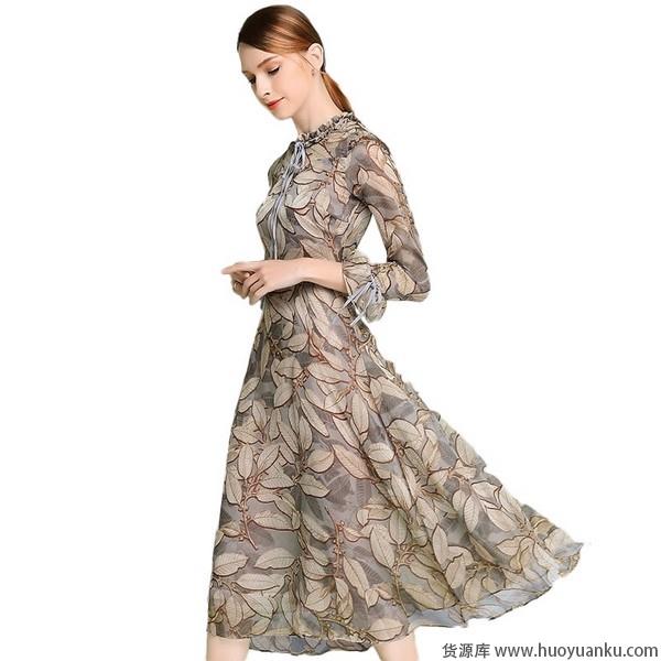 碎花连衣裙给你一个怡然自得小世界-第2张图片-货源库