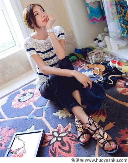 学女神穿搭等待爱情降临-第6张图片-货源库