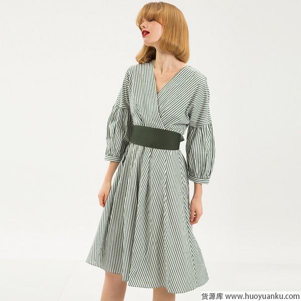 视觉控温,花样条纹装再起波澜-第13张图片-货源库 视觉控温,花样条纹装再起波澜-第13张图片-货源库