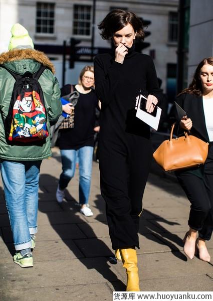 在外套和打底之间还差一条裙子-第3张图片-货源库