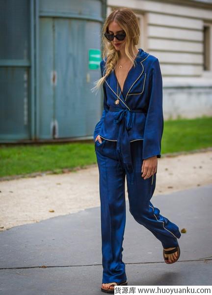 轻松优雅的出色代表，睡衣风衬衫穿对很时髦-第5张图片-货源库