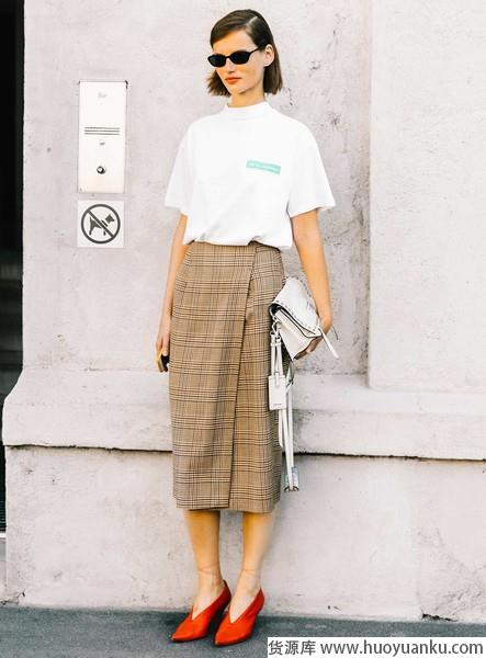 普通造型大变样，不规则半裙个性无双-第2张图片-货源库