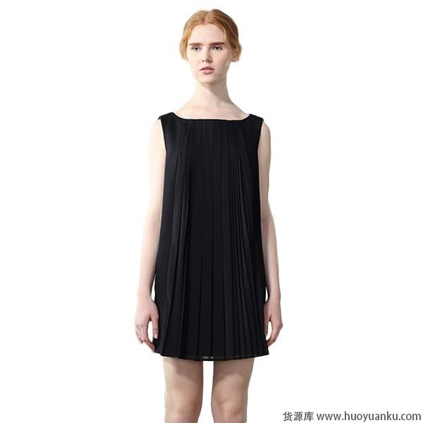 小黑裙诠释赫本式优雅风-第3张图片-货源库