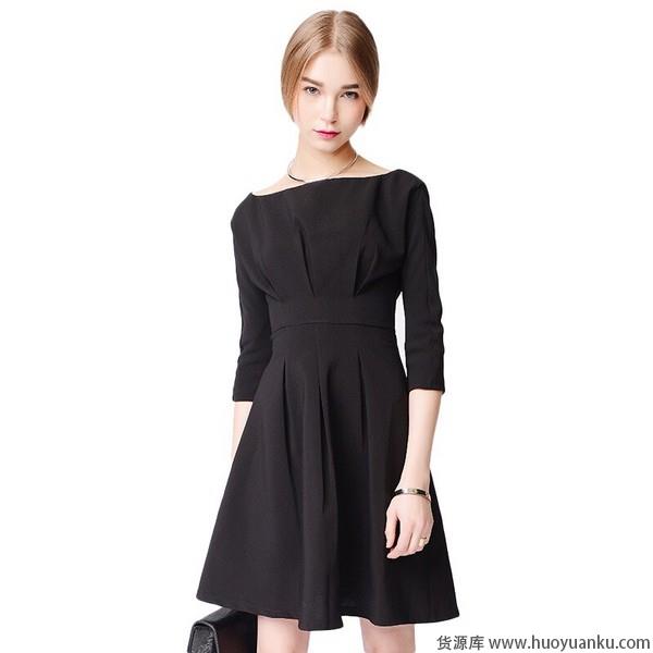 小黑裙诠释赫本式优雅风-第4张图片-货源库