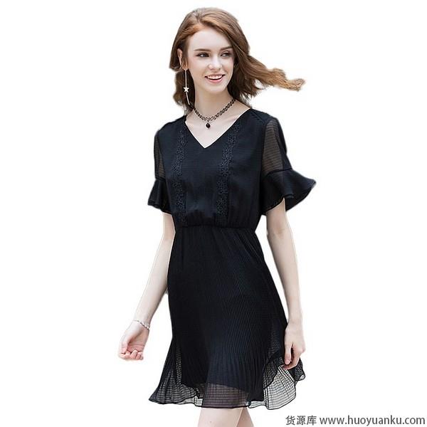 小黑裙诠释赫本式优雅风-第5张图片-货源库