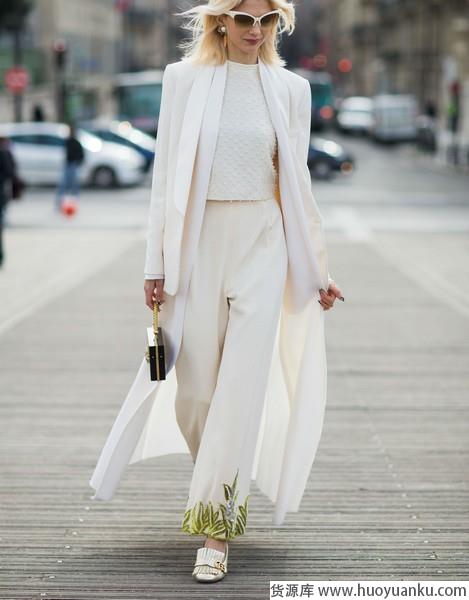 看起来很贵搭起来容易,白色外套让人着迷-第3张图片-货源库 看起来很贵搭起来容易,白色外套让人着迷-第3张图片-货源库