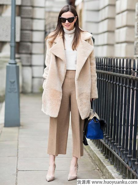 看起来很贵搭起来容易,白色外套让人着迷-第4张图片-货源库 看起来很贵搭起来容易,白色外套让人着迷-第4张图片-货源库