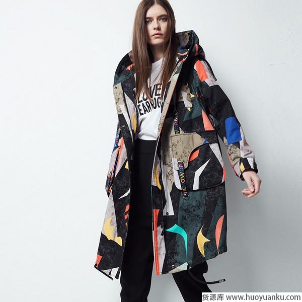 穿什么傲立雪中?这三种外套陪伴度过凛冬-第11张图片-货源库 穿什么傲立雪中?这三种外套陪伴度过凛冬-第11张图片-货源库