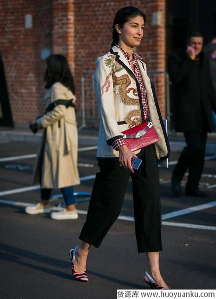 无论走什么风格,都需要万能的黑裤子-第5张图片-货源库 无论走什么风格,都需要万能的黑裤子-第5张图片-货源库