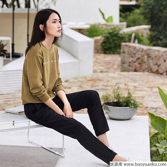 无论走什么风格,都需要万能的黑裤子-第16张图片-货源库 无论走什么风格,都需要万能的黑裤子-第16张图片-货源库