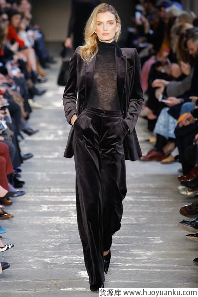 平易近人和富丽堂皇之间还差一道丝绒-第7张图片-货源库