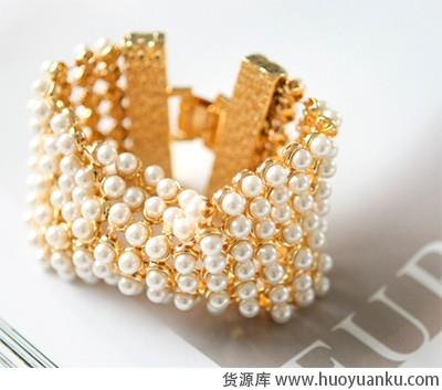 时尚手链的搭配法则-第2张图片-货源库 时尚手链的搭配法则-第2张图片-货源库