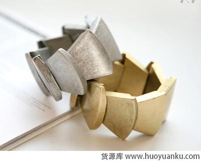 时尚手链的搭配法则-第10张图片-货源库 时尚手链的搭配法则-第10张图片-货源库