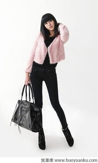 高跟鞋+窄腿裤打造修长美腿-第1张图片-货源库