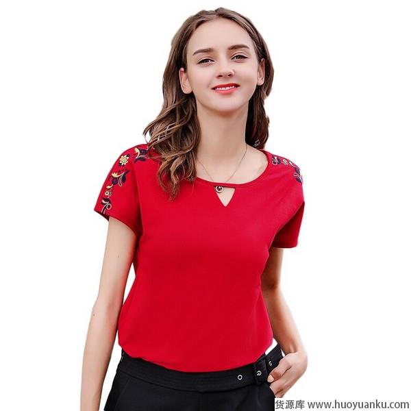 抢占C位，心机衣领T恤毫不费力赢很大-第8张图片-货源库