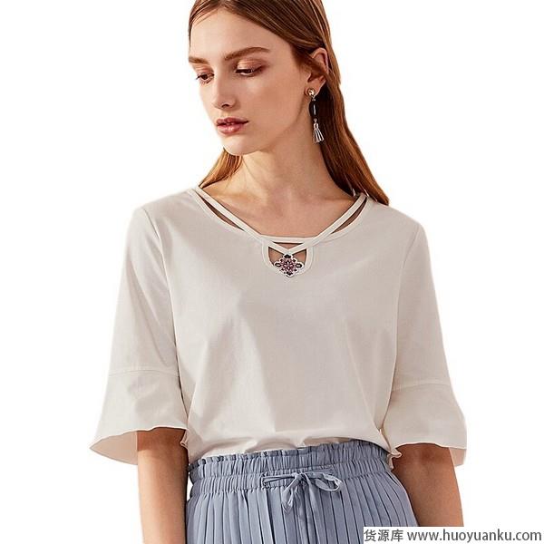 抢占C位，心机衣领T恤毫不费力赢很大-第9张图片-货源库