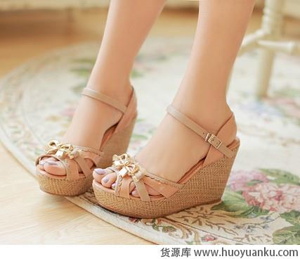 坡跟凉鞋美丽不累脚-第2张图片-货源库