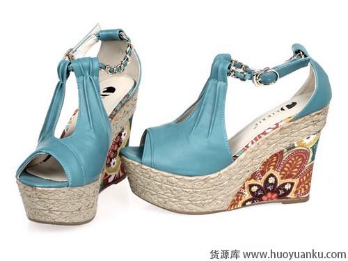 坡跟凉鞋美丽不累脚-第12张图片-货源库