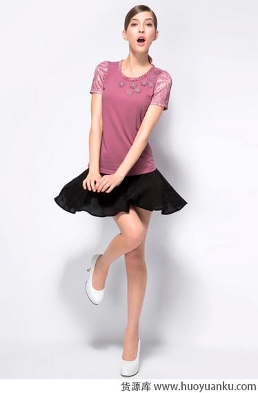 看百搭T恤的精彩搭配-第2张图片-货源库