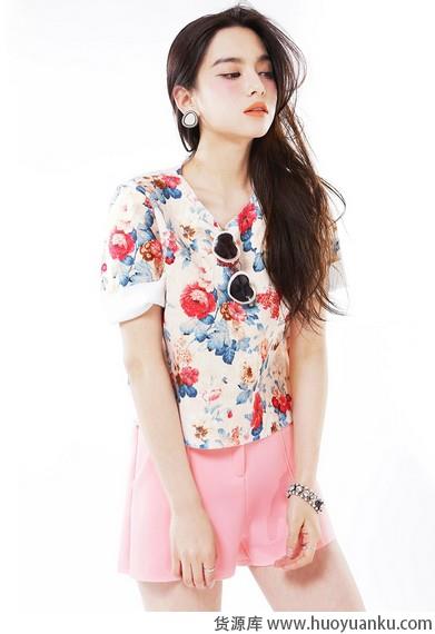 看百搭T恤的精彩搭配-第4张图片-货源库