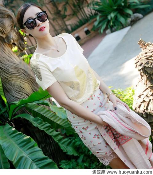 看百搭T恤的精彩搭配-第6张图片-货源库