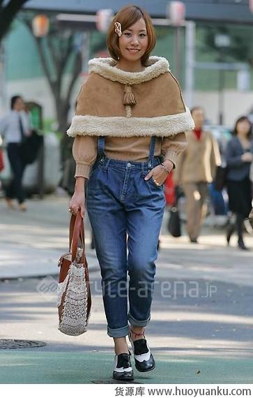 实拍日本街头斗篷装-第2张图片-货源库