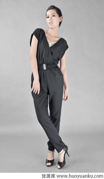 连体裤女生的坚强独立-第7张图片-货源库