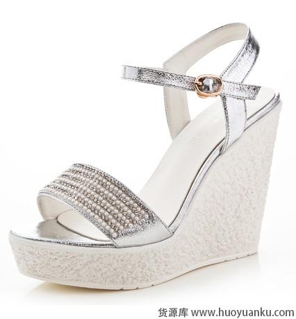 爱上坡跟的忠诚-第6张图片-货源库