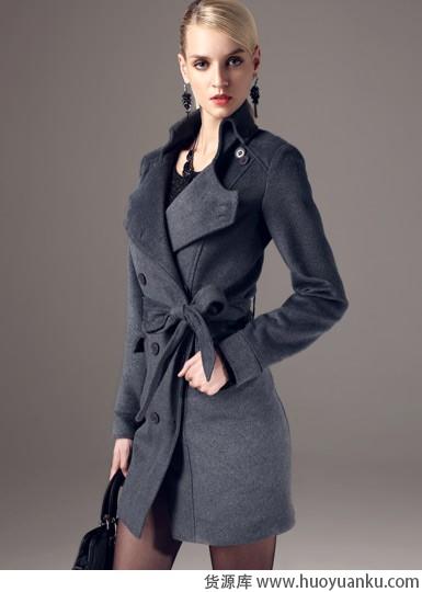 型格大衣今冬俏走简洁奢华风-第13张图片-货源库 型格大衣今冬俏走简洁奢华风-第13张图片-货源库