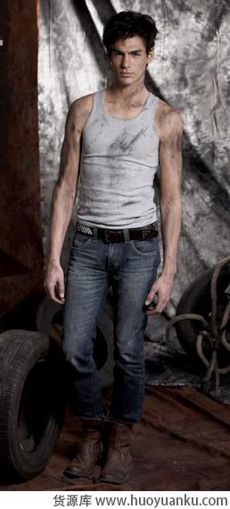 他的小脚裤潮着时尚走-第9张图片-货源库