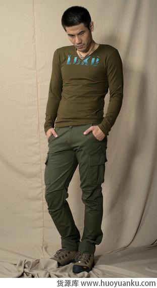 他的小脚裤潮着时尚走-第11张图片-货源库